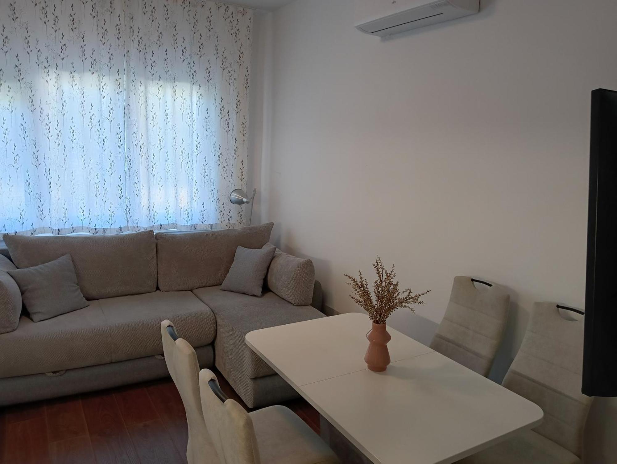 Lungomare Apartman *